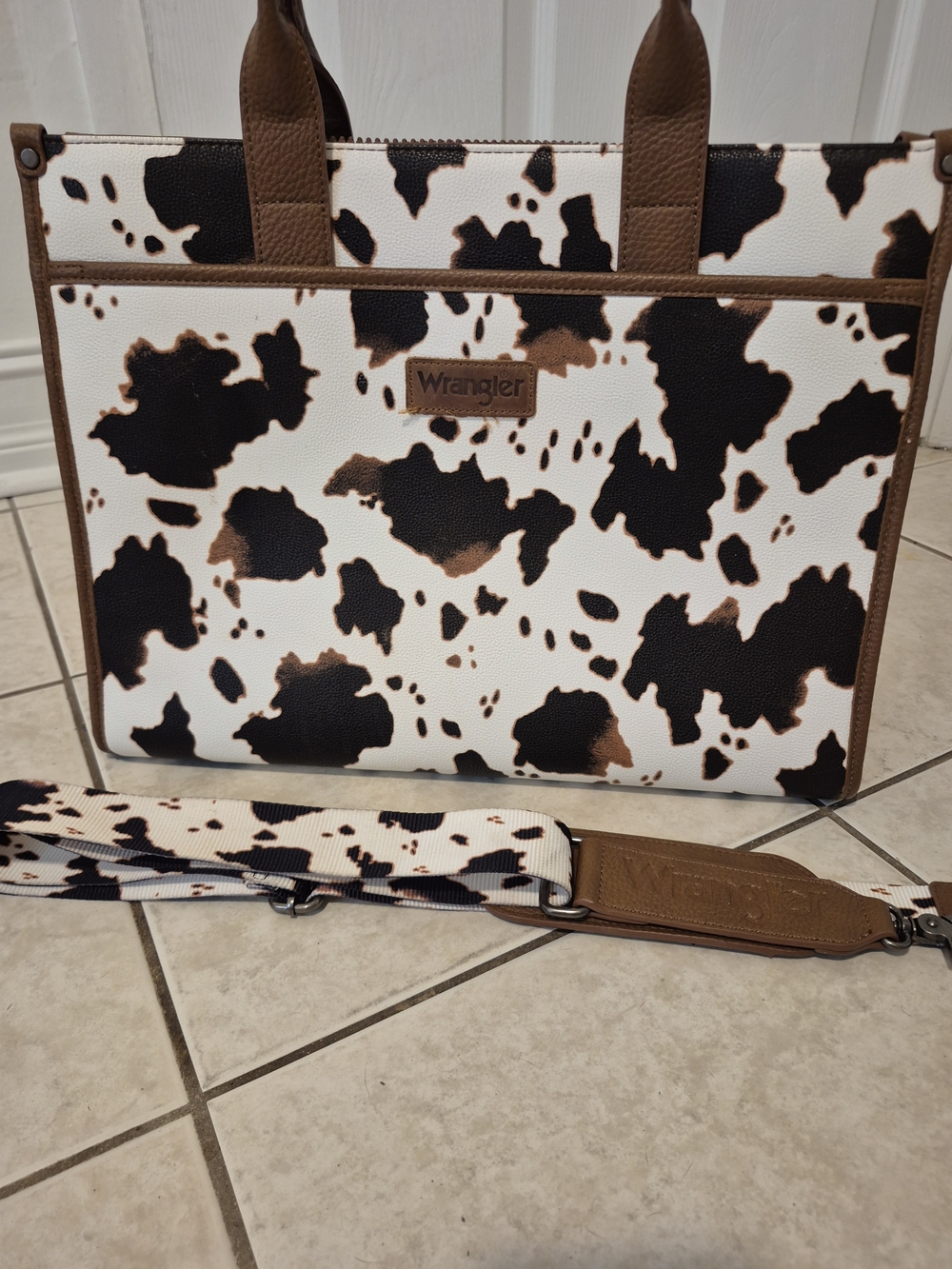Wrangler Brown & White Cow Print Tote Bag - Picture 6 of 7